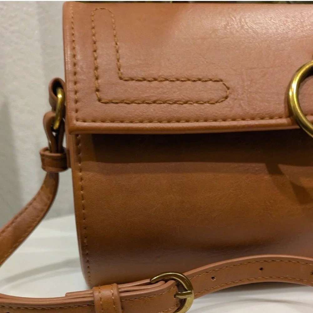 Universal Thread Barrel Crossbody Bag Women OS Brown Faux Leather Ring Closure‎